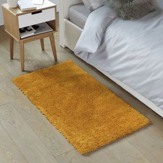 Photo ambiance chambre tapis shaggy descente de lit jaune Cocoon