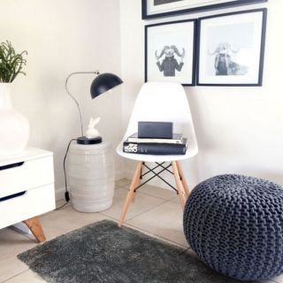 Photo ambiance petit tapis imitation fourrure bleu cendré extra doux Sauvage